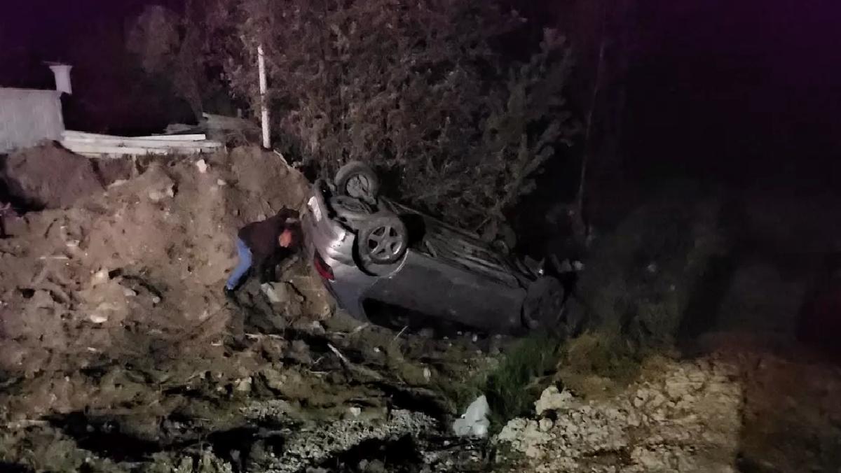 Çorum’da Otomobil Dereye Devrildi