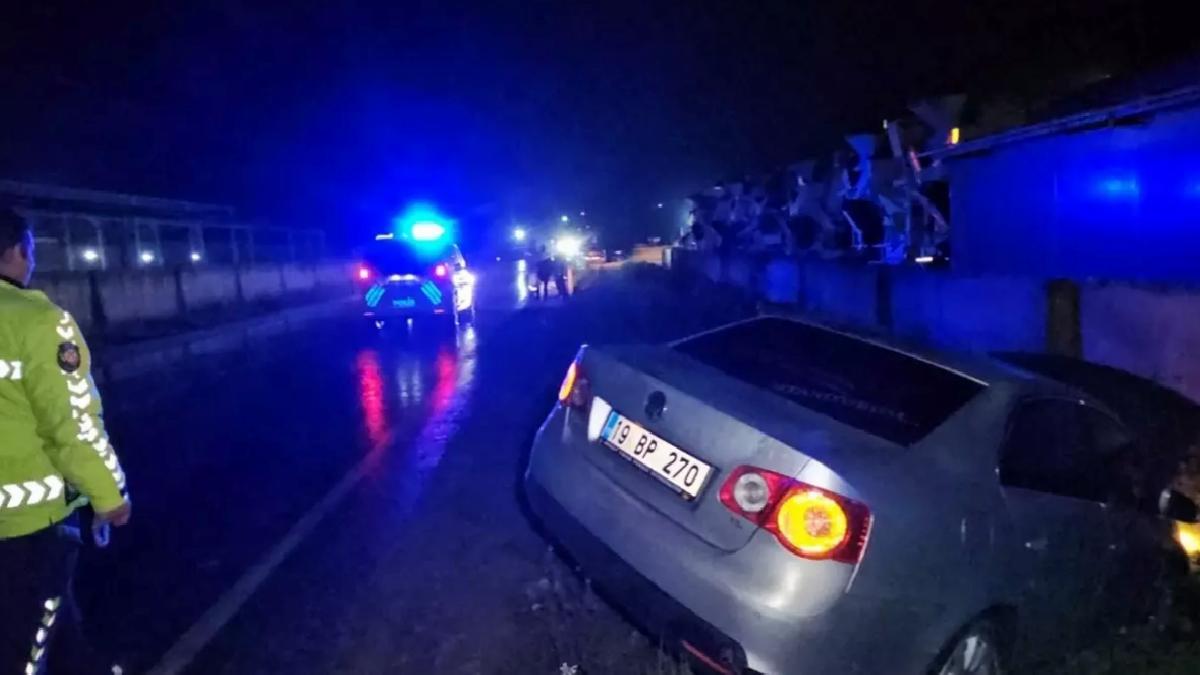 Çorum’da Otomobil Su Kanalına Devrildi