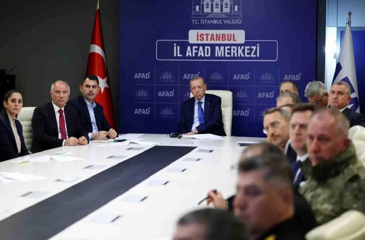 Cumhurbaşkanı Erdoğan, AFAD’daki kriz merkezinde depreme ilişkin bilgi aldı