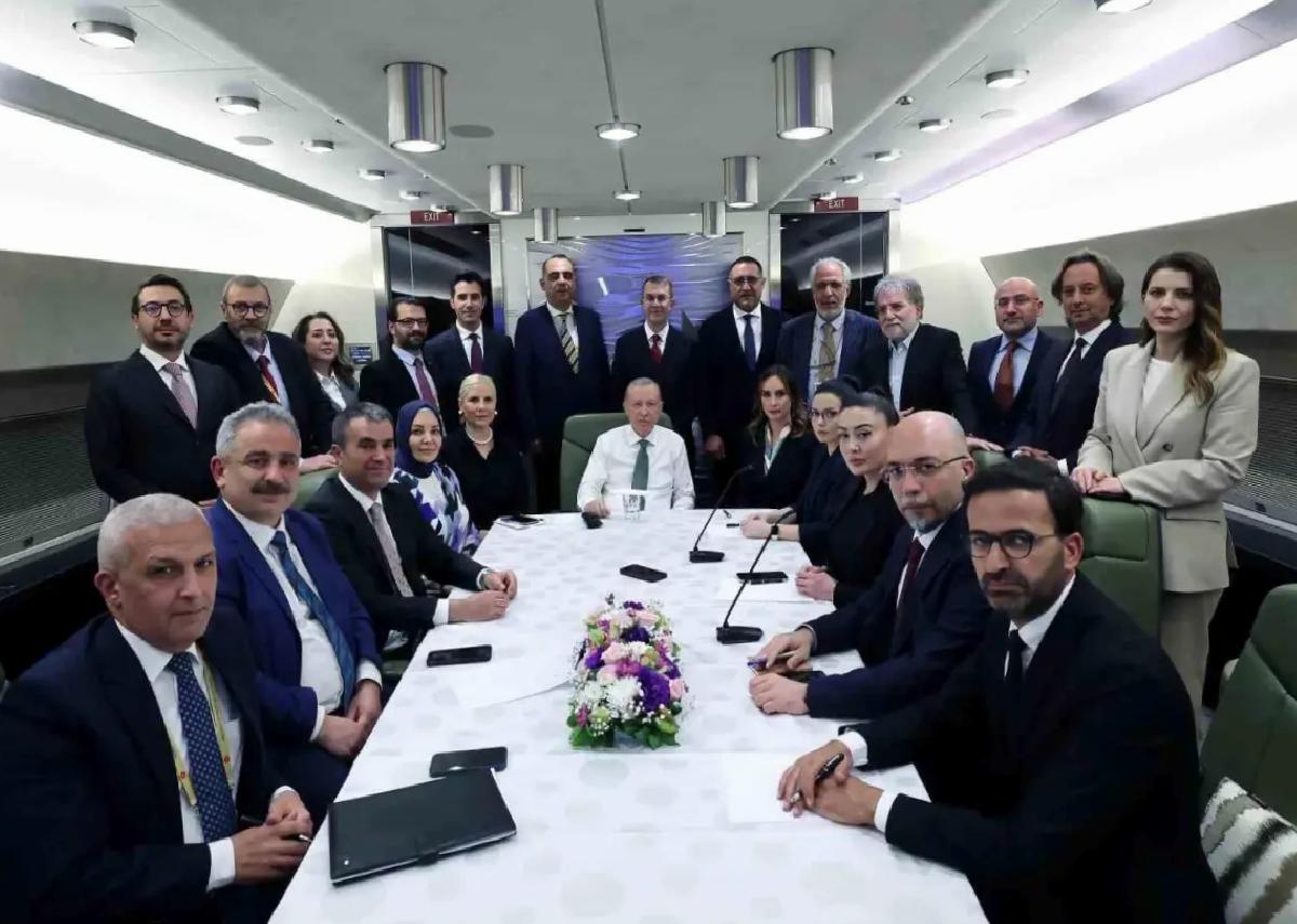 Cumhurbaşkanı Erdoğan: “CHP, millete bantların arkasına yine neyi sakladıklarını, hangi şaibeli işlere giriştiklerini izah etmek zorundadır”