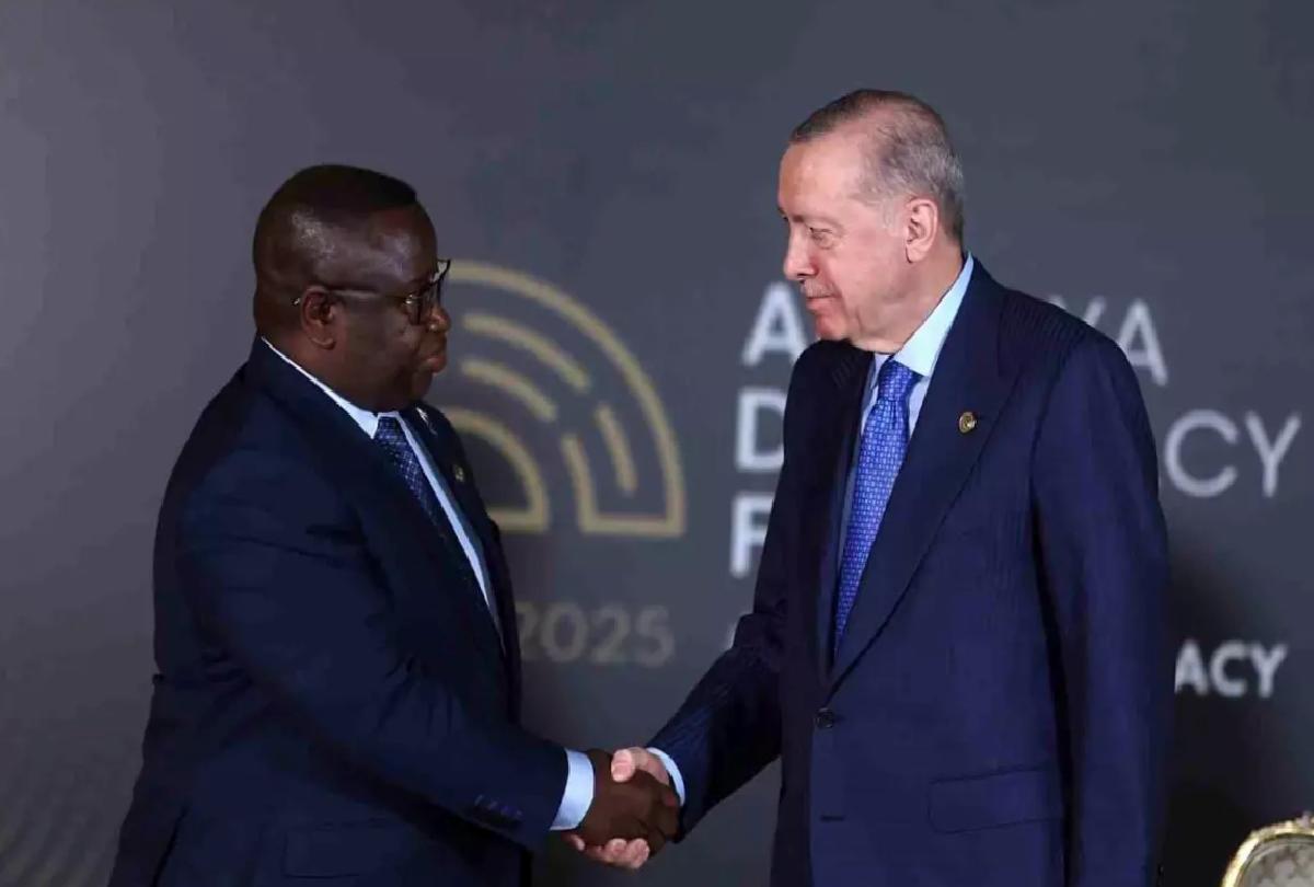 Cumhurbaşkanı Erdoğan’dan ADF’de kritik temaslar