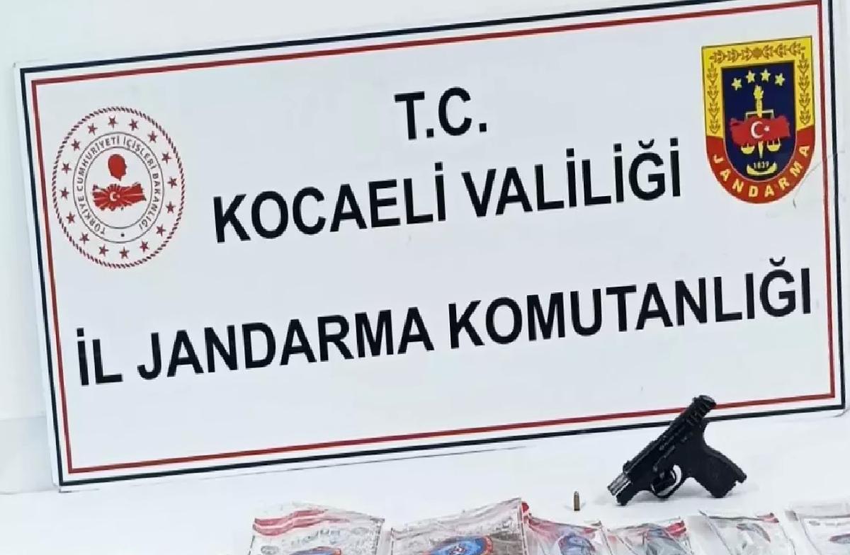 Darıca’da Operasyon: Bonzai ve Tabanca Ele Geçirildi