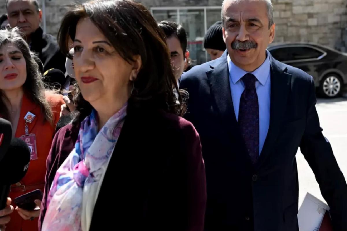 DEM heyetinden dördüncü İmralı ziyareti! Pervin Buldan: Öcalan’la verimli bir görüşme yaptık. İlk gündemimiz Sırrı Süreyya Önder oldu.