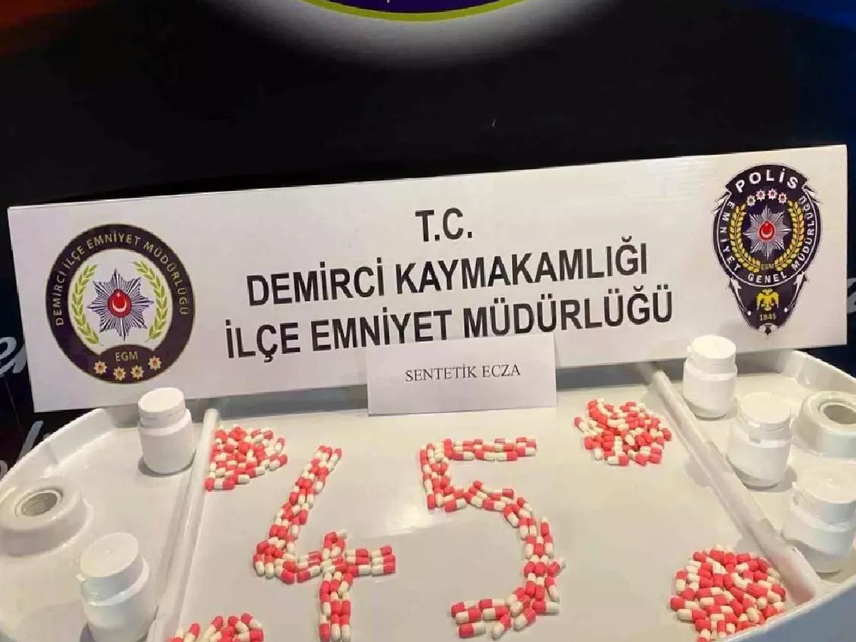Demirci’de Uyuşturucu Operasyonu: 254 Hap Ele Geçirildi