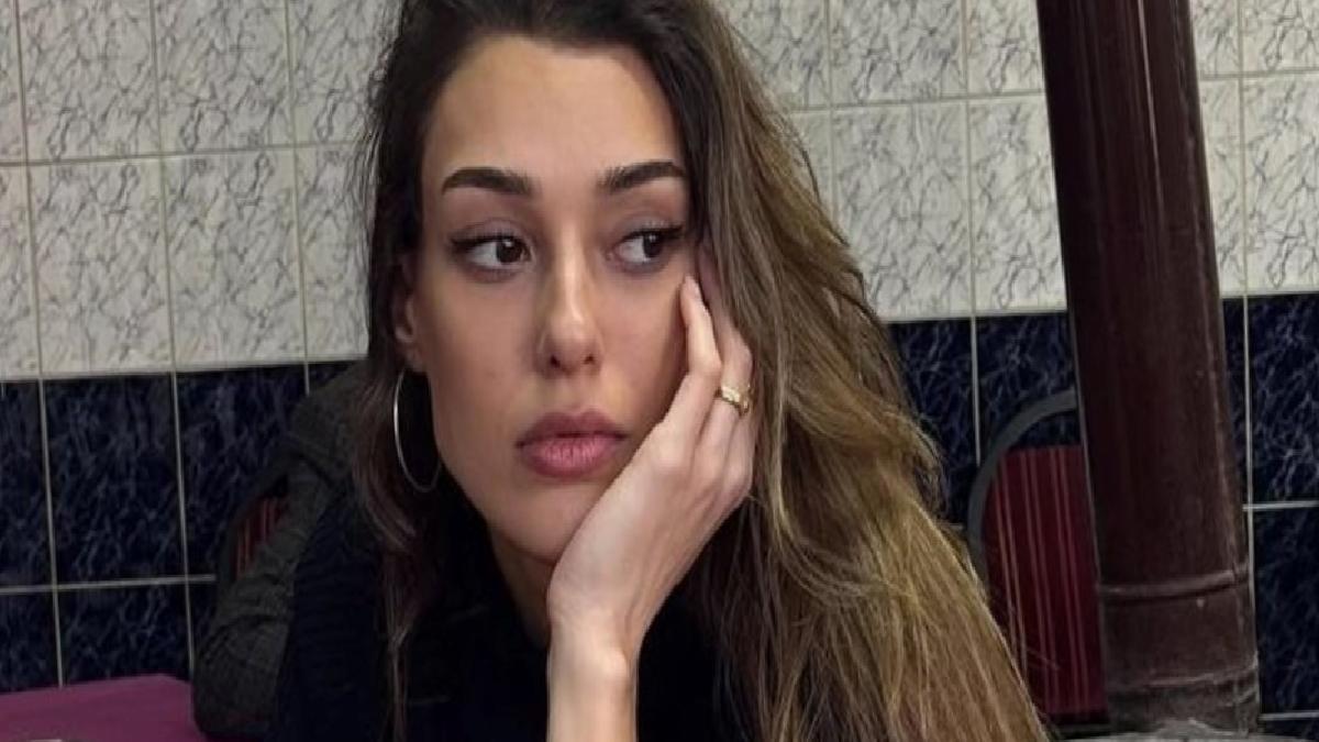 Dilan Çiçek Deniz’in kahvehane pozu