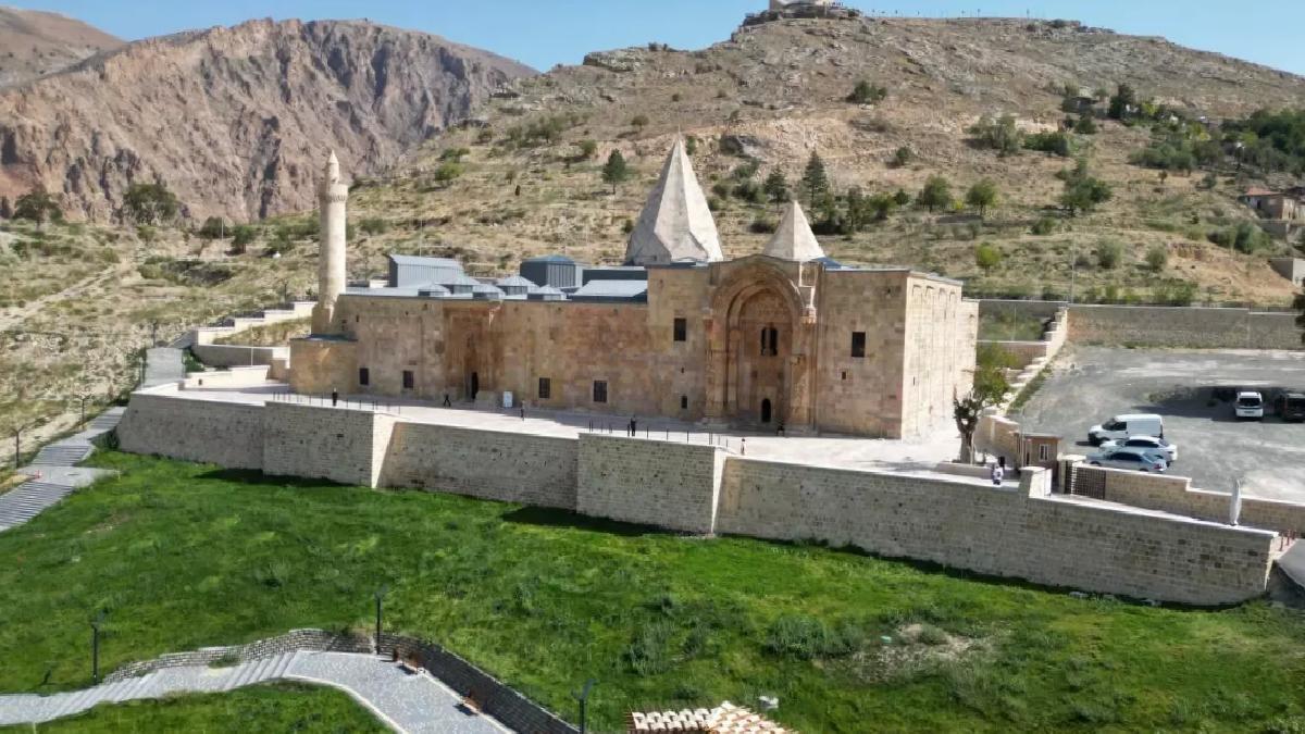 Divriği Ulu Cami’nin Motifleri Hayranlık Uyandırıyor
