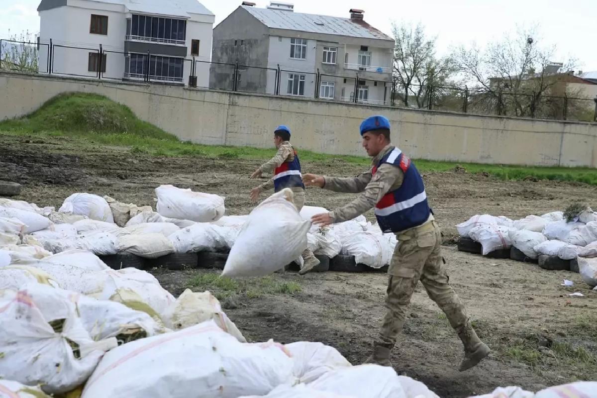 Diyarbakır’da 20 Ton Esrar İmha Edildi