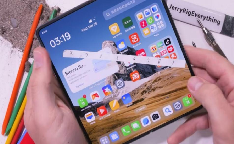 Dünyanın en ince katlanabilir telefonu Oppo Find N5 dayanıklılık testinde!