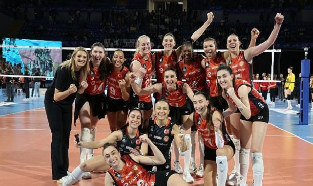 Eczacıbaşı Dynavit, AXA Sigorta Kupa Voley final biletini aldı!