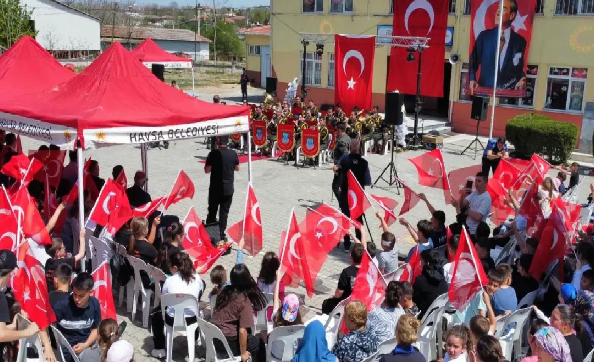 Edirne’de 23 Nisan etkinliği: Necatiye köyünde askeri bando konseri