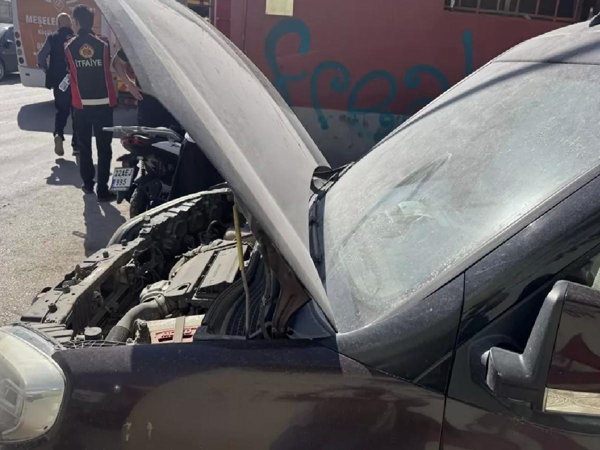 Edirne’de Kağıt Yangını Araç Hasarına Yol Açtı