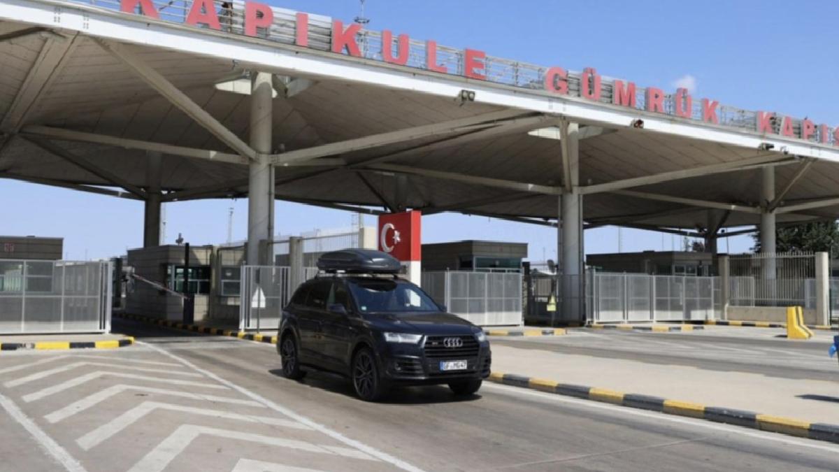 Edirne’deki sınır kapılarından tatil boyunca 404 bin 680 yolcu geçti