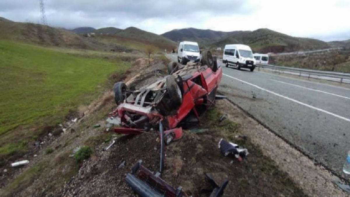 Elazığ’da otomobil takla attı: 3 yaralı
