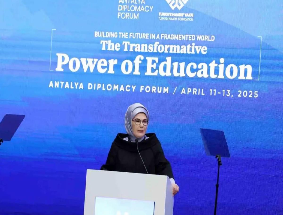 Emine Erdoğan: “Yalnızca sözde değil, özde bir birlikteliğin inşa edilmesinin ne denli hayati olduğunu hatırlatan güçlü bir ses”