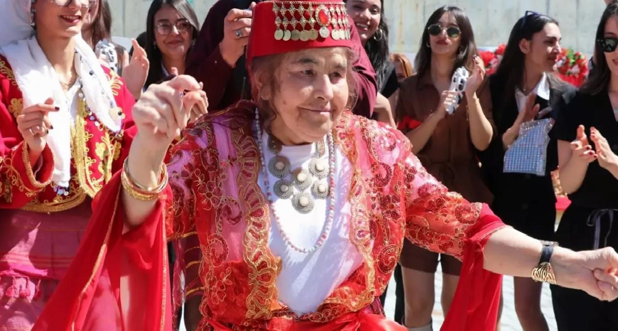 Emine Teyze’nin Kına Gecesi Gerçekleşti