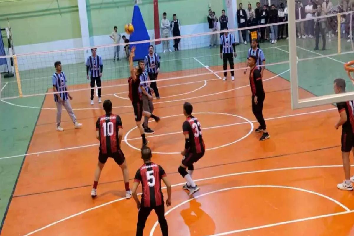 Emircik Takımı, Beylikova Voleybol Turnuvası’nda Şampiyon Oldu