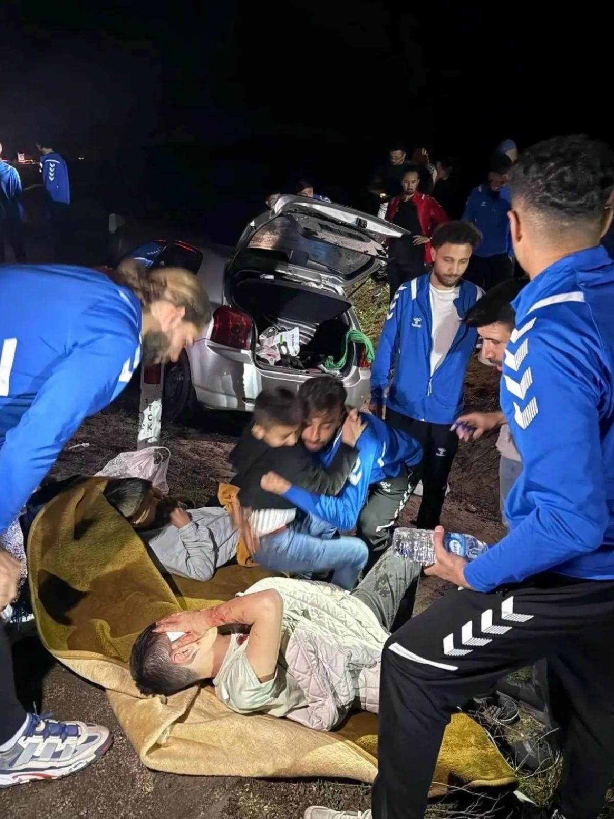 Erciyes 38 FK Kazada Yaralılara Yardım Etti