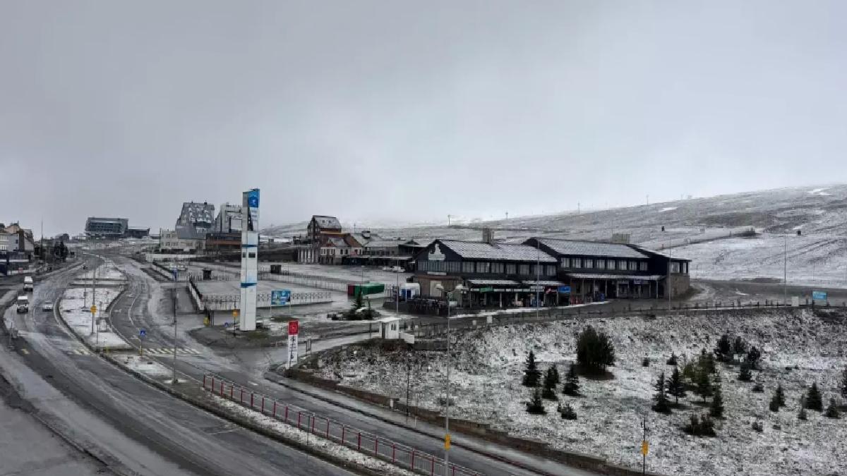 Erciyes Dağı’na Nisan’da Kar Yağdı