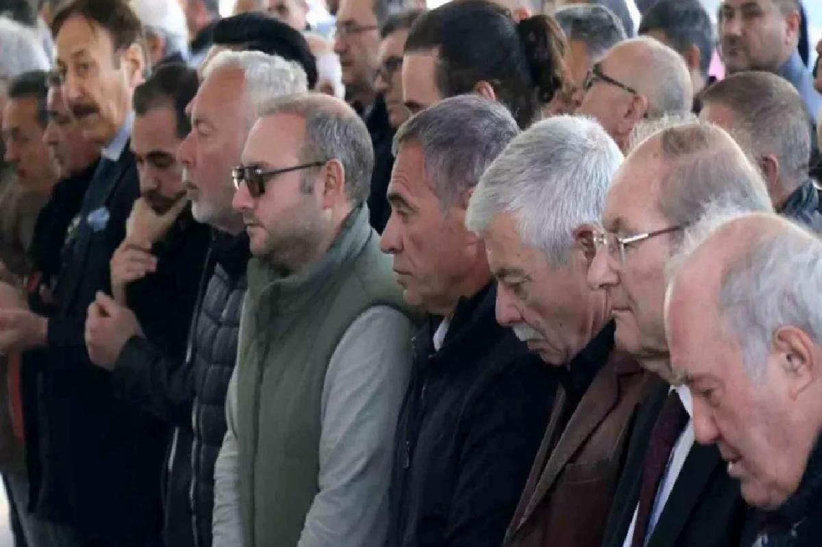 Ersun Yanal’ın Annesi Bahriye Yanal Son Yolculuğuna Uğurlandı