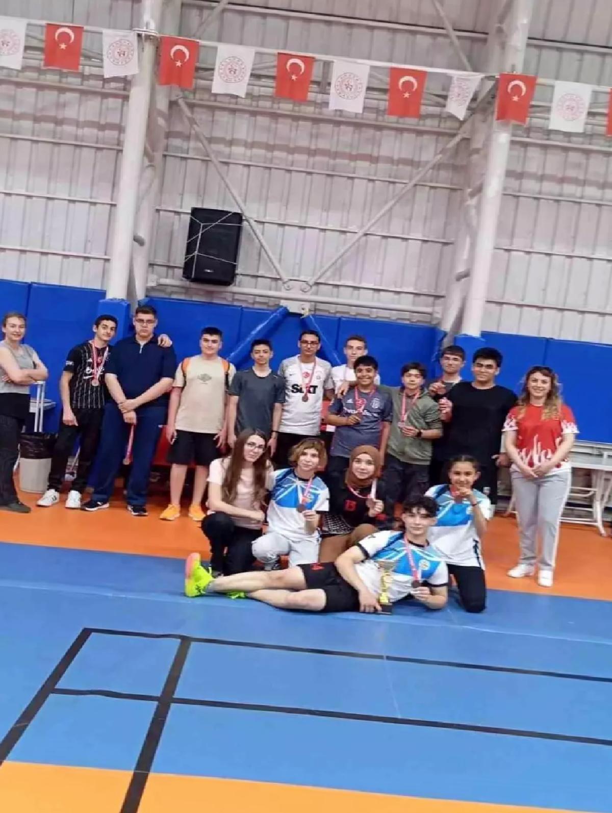 ERVA Spor Okulları Badmintonda Şampiyon