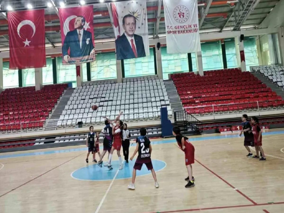 Erzincan’da 23 Nisan Basketbol Müsabakaları