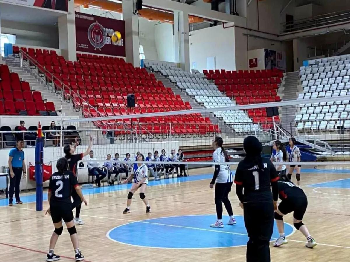Erzincan’da Voleybol İl Birinciliği Başladı