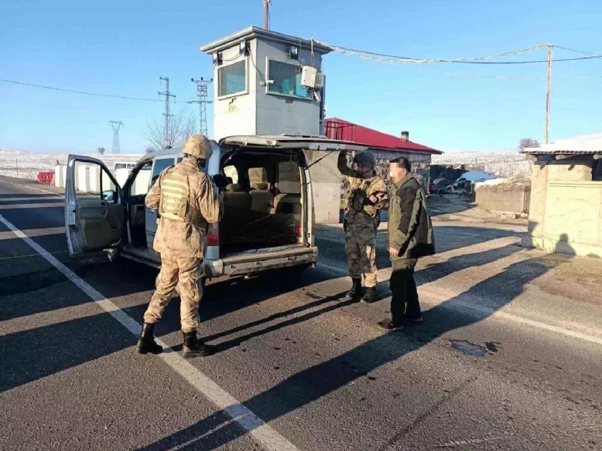 Erzurum’da 20 Kaçak Göçmen Yakalandı