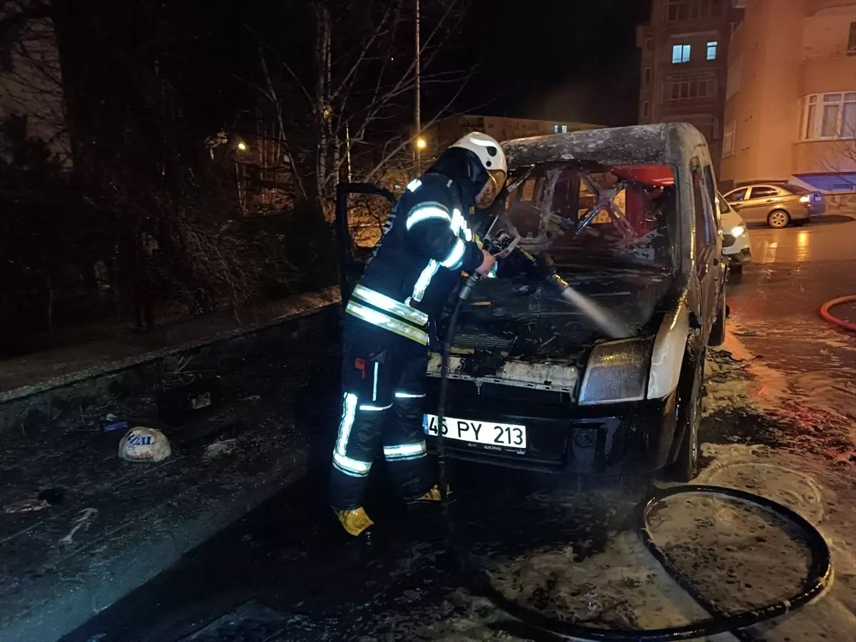 Erzurum’da Park Halindeki Araç Yandı