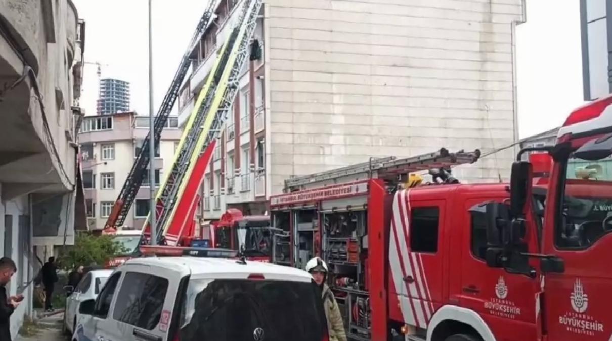 Esenyurt’ta Bina Çatısında Yangın