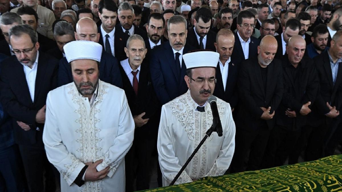 Eski bakan Mevlüt Çavuşoğlu’nun babası için cenaze töreni düzenlendi
