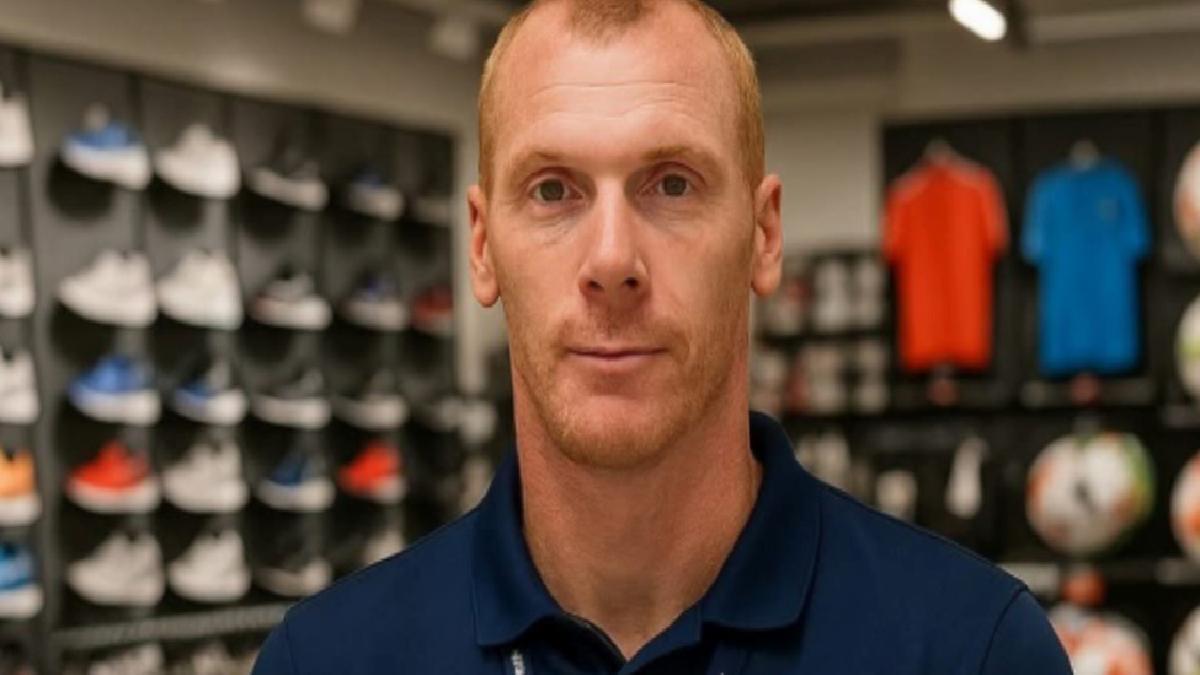 Eski futbolcu Jeremy Mathieu, mağaza çalışanı oldu