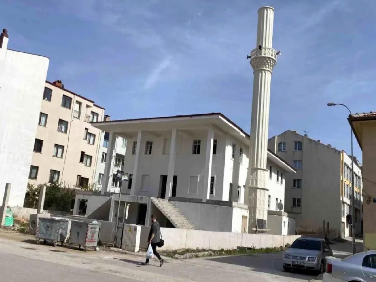 Eskişehir’de Yarım Kalan Cami Bitirilmeyi Bekliyor