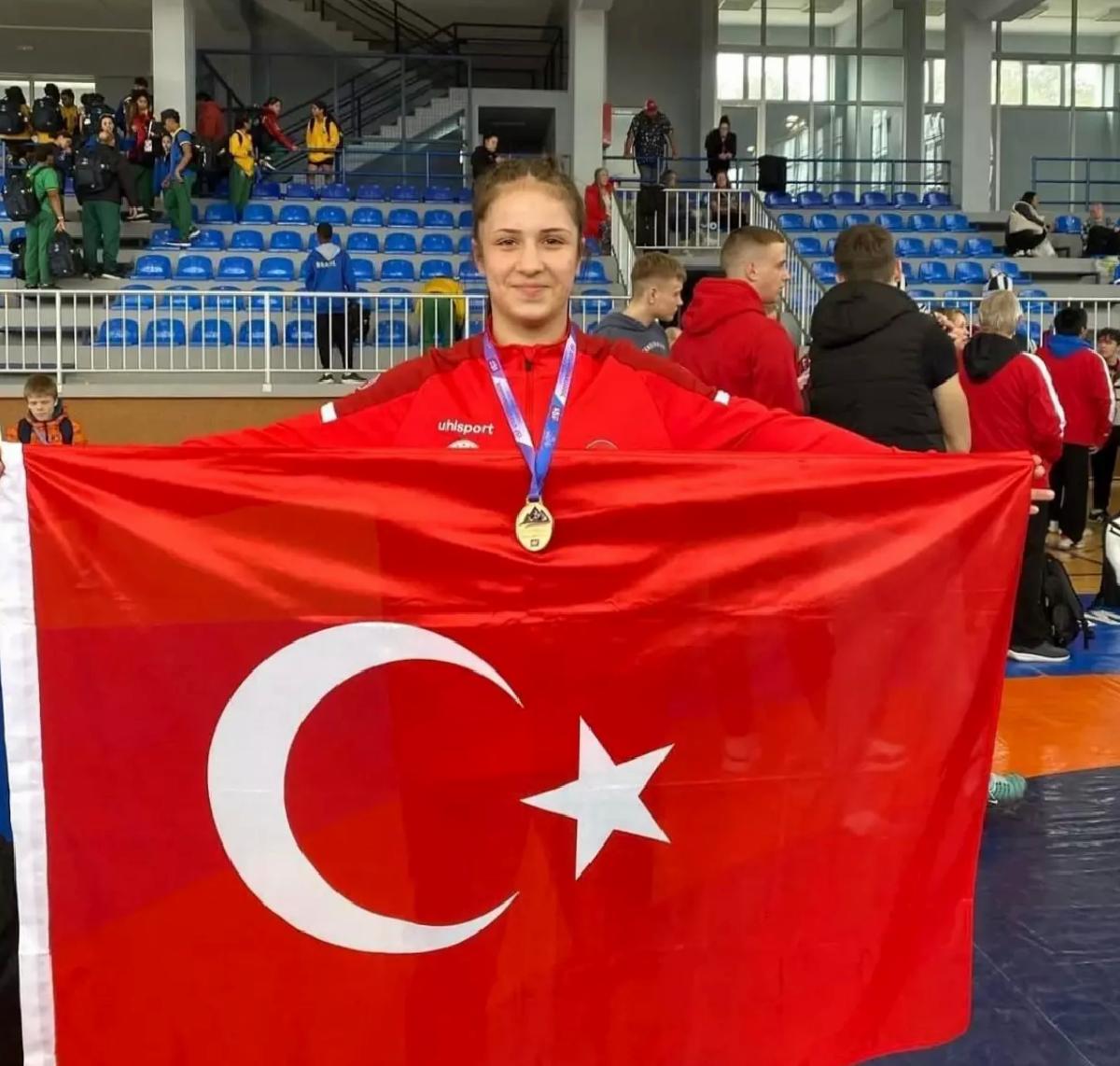 Esma Nur Kara Dünya Şampiyonu