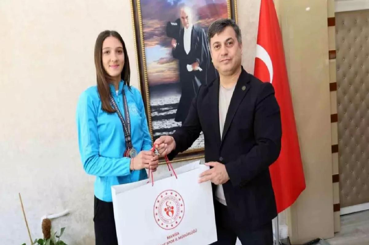 Eylül Aygül Altın Madalya Kazandı