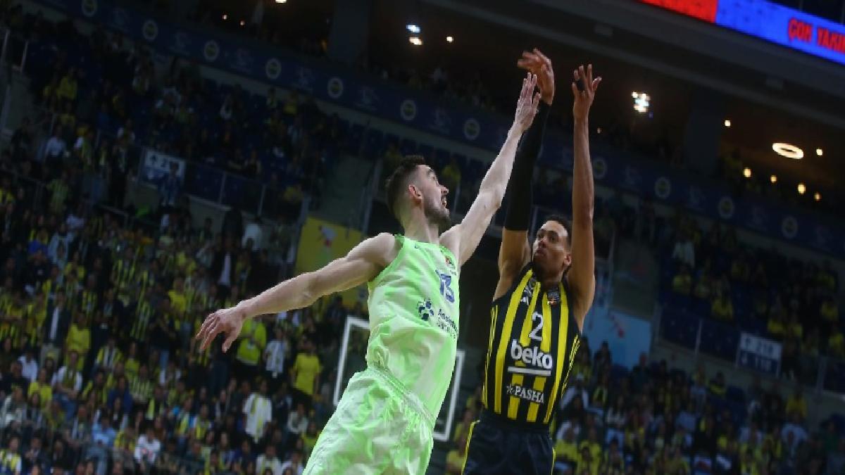 Fenerbahçe, Barcelona’ya yenildi