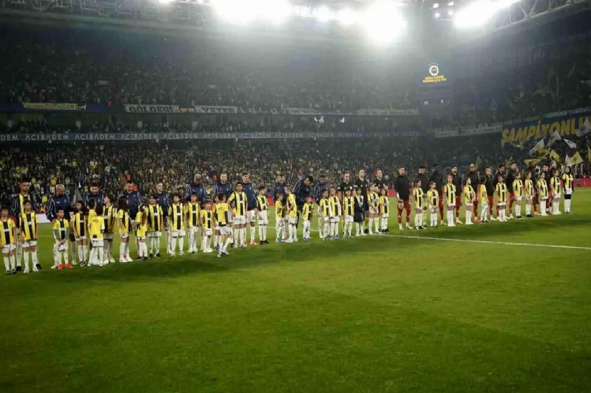 Fenerbahçe – Galatasaray Derbisi Başladı