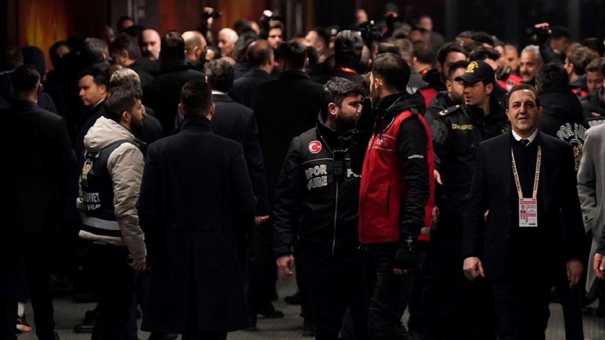 Fenerbahçe – Galatasaray derbisinde 30 bin 199 polis görev yapacak