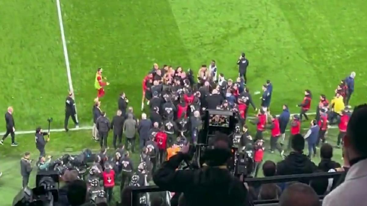 Fenerbahçe-Galatasaray derbisinde kavga çıktı
