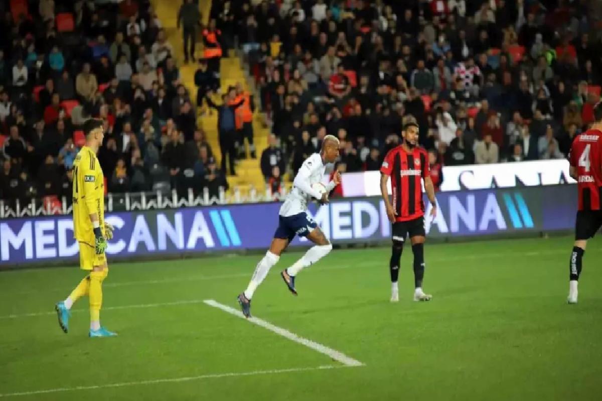 Fenerbahçe, Gaziantep’i 3-1 Yenerek 9. Galibiyetini Aldı