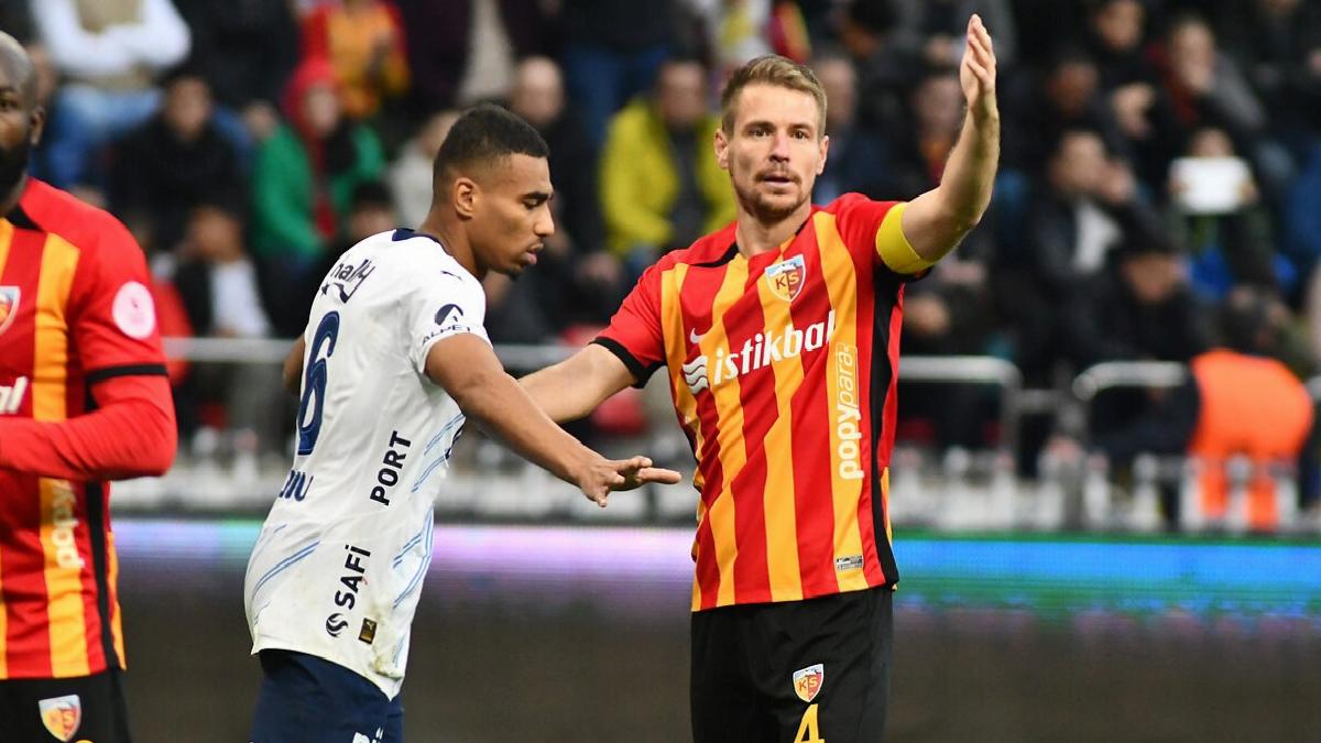 Fenerbahçe – Kayserispor maçının ilk 11’leri