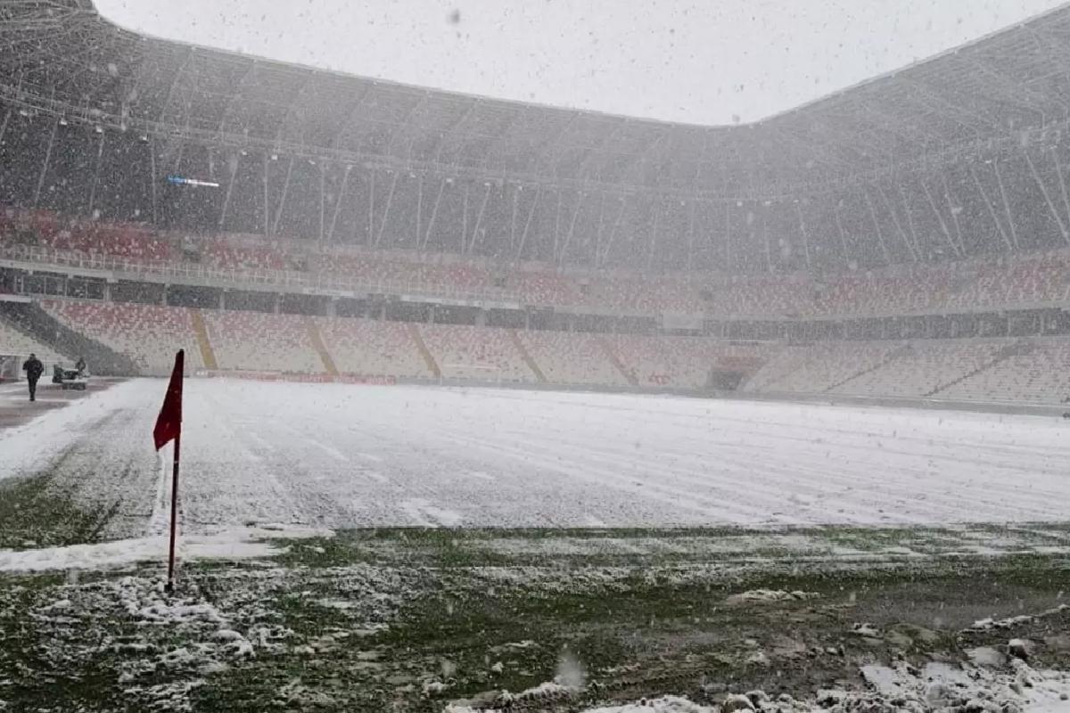 Fenerbahçe maçında kar yağacak mı? İşte Sivas 4 Eylül Stadı’nda son durum