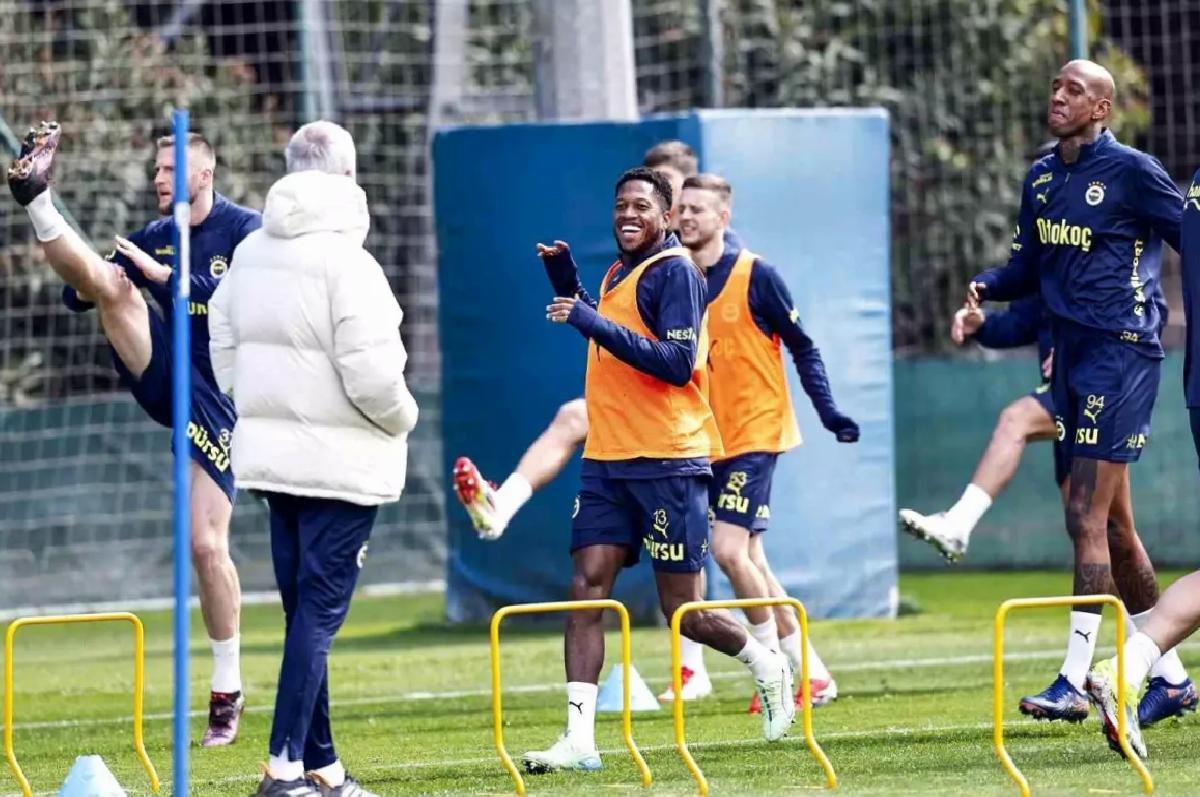 Fenerbahçe, Sivasspor Maçına Hazırlanıyor