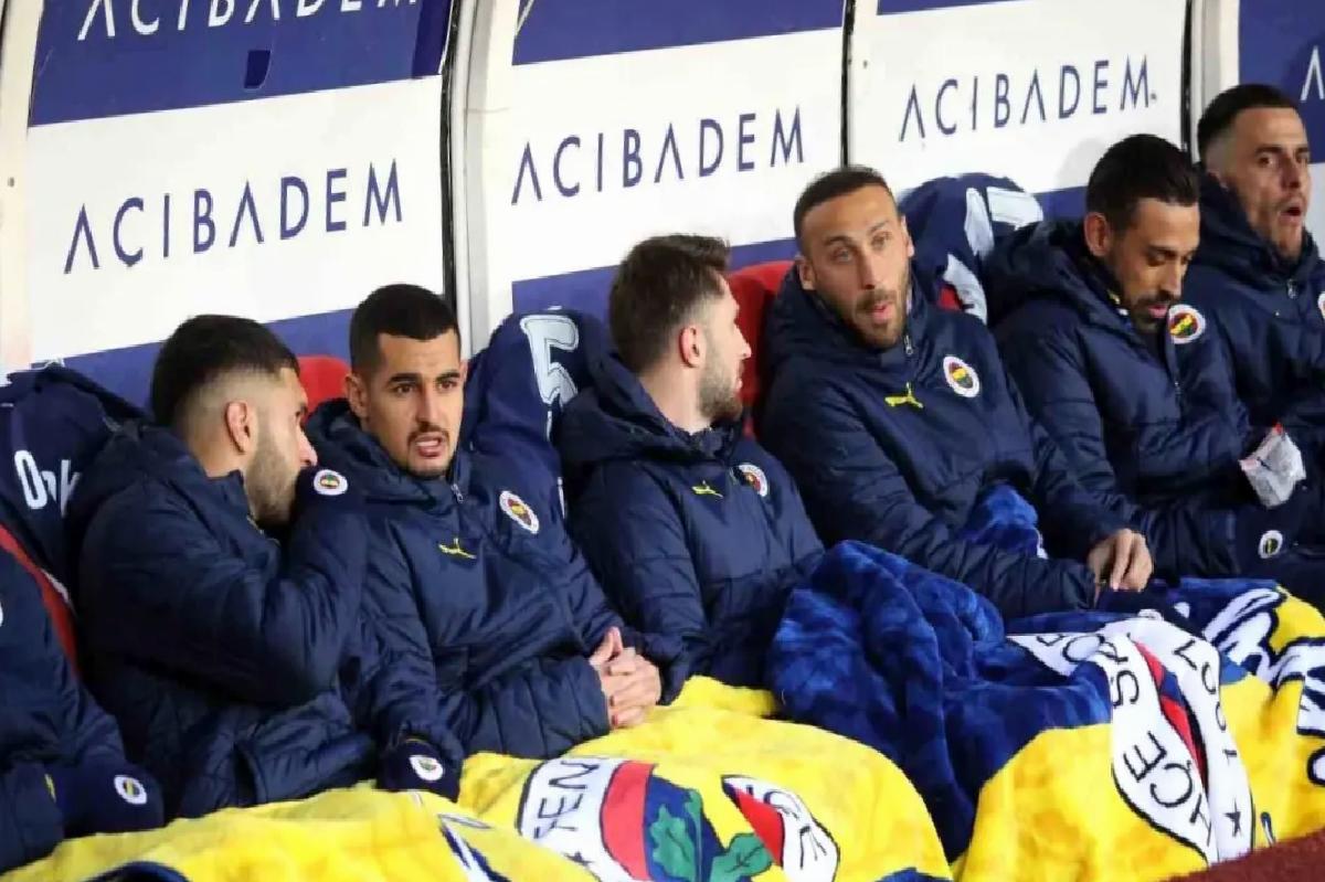 Fenerbahçe Yedekleri Soğukta Zor Anlar Yaşadı