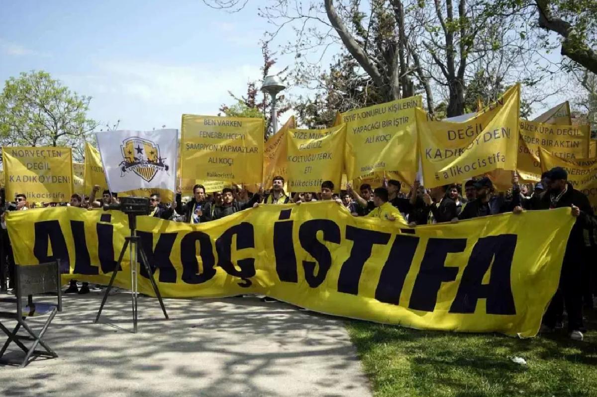 Fenerbahçeli Taraftarlar İstifa İstedi