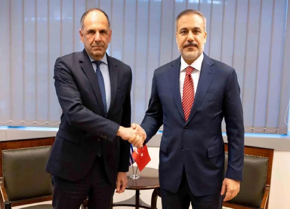 Fidan ve Gerapetritis NATO Zirvesinde Görüştü