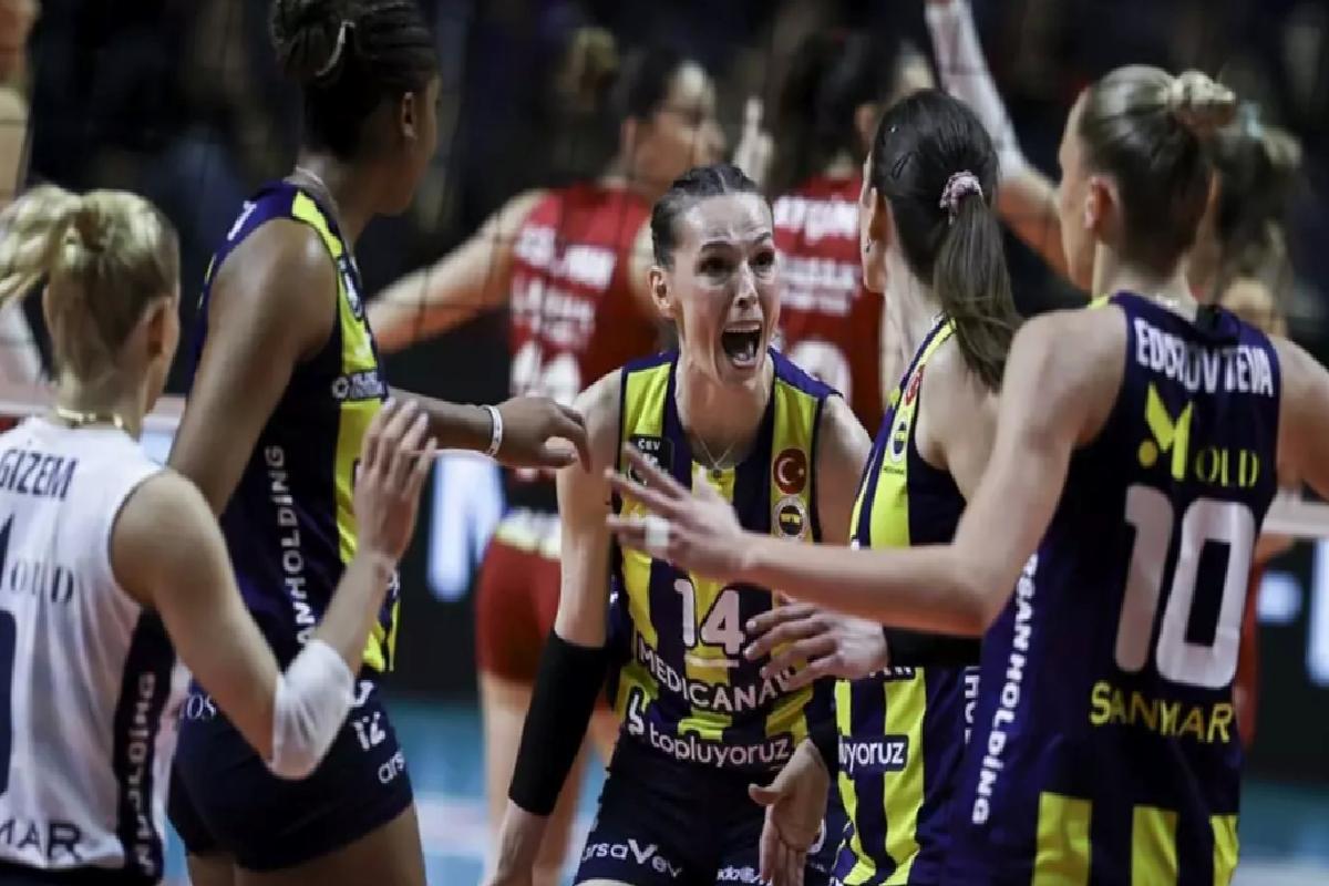 Filedeki derbi Kanarya’nın! Fenerbahçe Medicana, Galatasaray Daikin’i yenerek finale yükseldi