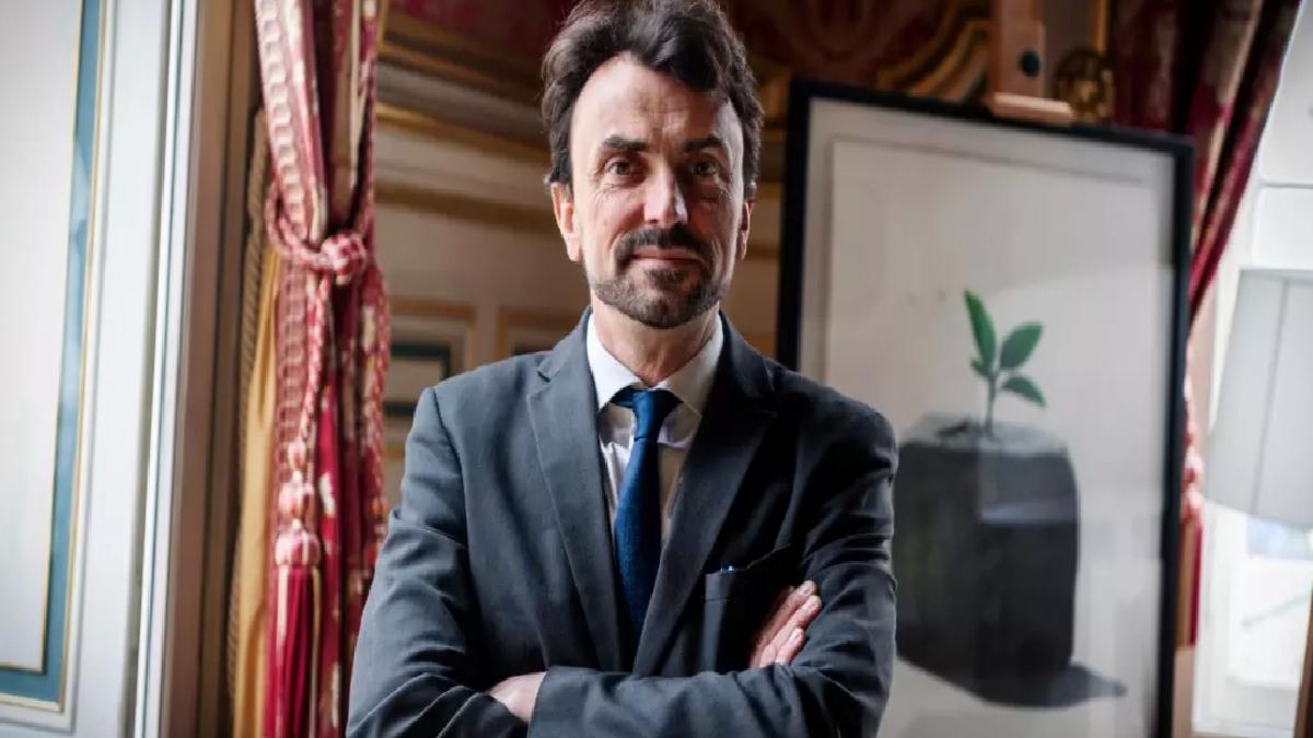 Fransa’da yolsuzluk operasyonu! Emmanuel Macron’un rakibi gözaltına alındı