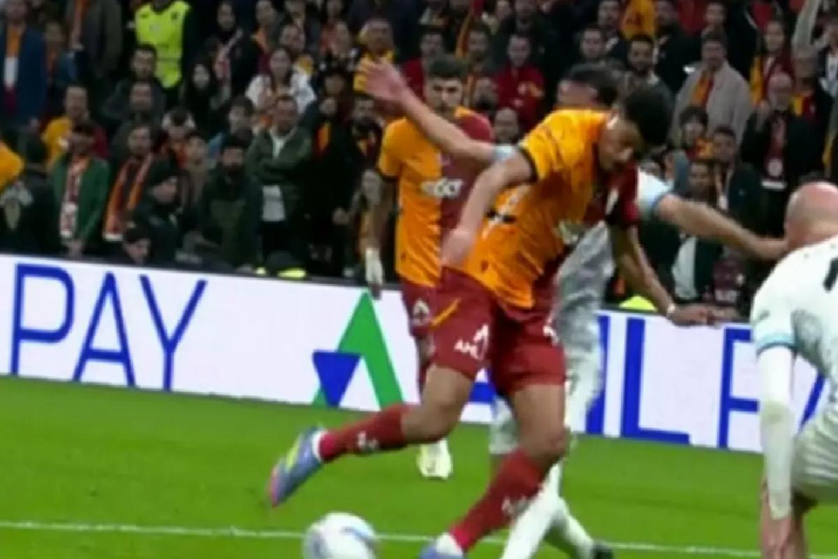 Galatasaray’ın iptal edilen penaltısında karar doğru mu? Ünlü yorumcular tereddütsüz görüş belirtti