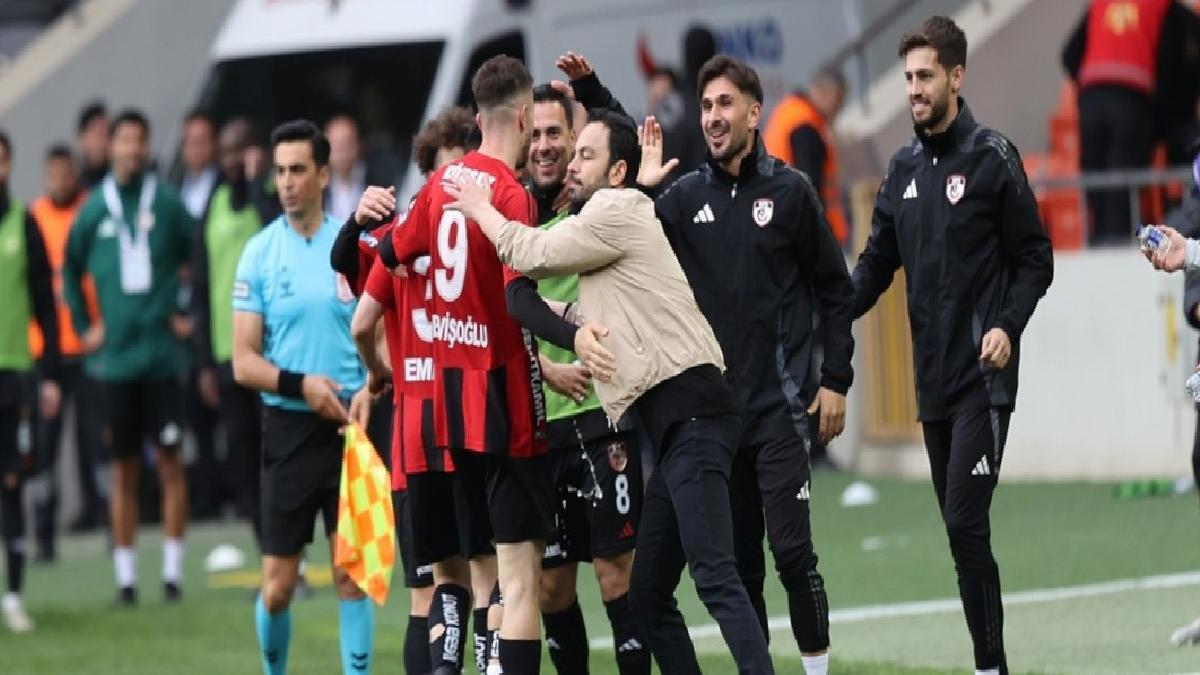 Gaziantep FK sahasında farklı, deplasmanda farklı