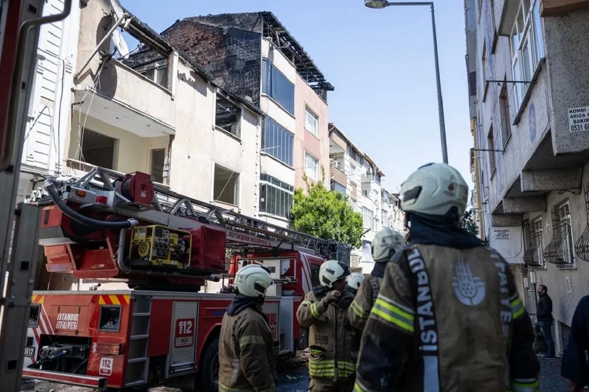 Gaziosmanpaşa’da Metruk Bina Yangını